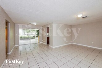 2440 NW 68th Ave in Sunrise, FL - Building Photo - Building Photo