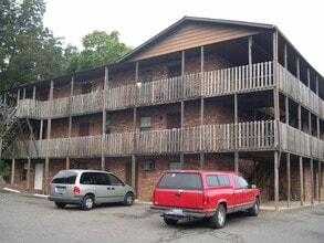 1410 ACADEMY ST in Winston-Salem, NC - Foto de edificio - Building Photo