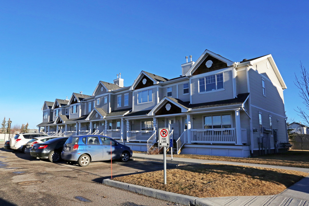 40 Country Village Mano NW in Calgary, AB - Building Photo