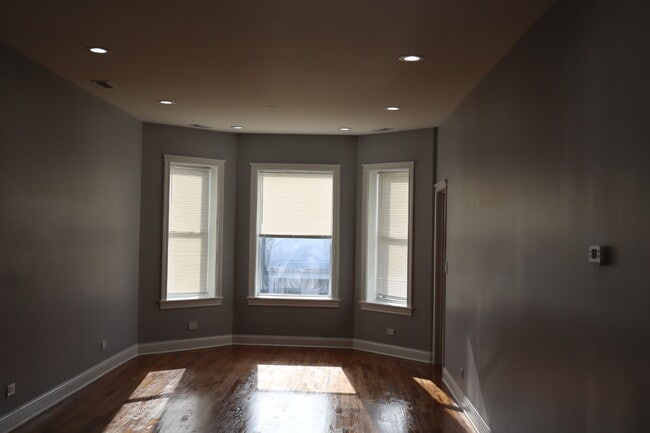 4120 W Gladys Ave in Chicago, IL - Building Photo - Building Photo