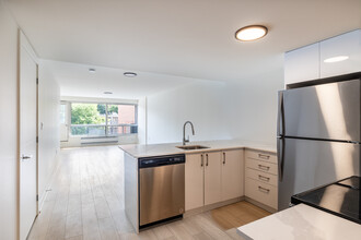 5120 Earnscliffe in Montréal, QC - Building Photo - Interior Photo