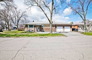 31 Romulus Dr in Toronto, ON - Building Photo