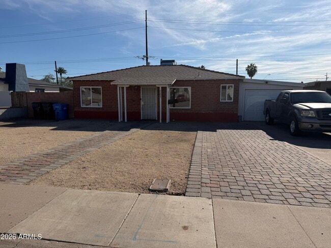property at 3205 E Garfield St