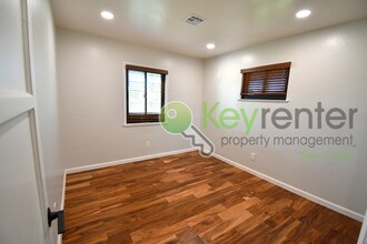 2877 Burgener Blvd in San Diego, CA - Building Photo - Building Photo