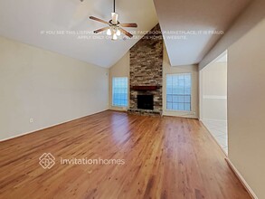 8 S High Oaks Cir in Spring, TX - Building Photo - Building Photo