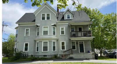 359 Crescent St, Unit Unit #2 Crescent St in Brockton, MA - Foto de edificio - Building Photo