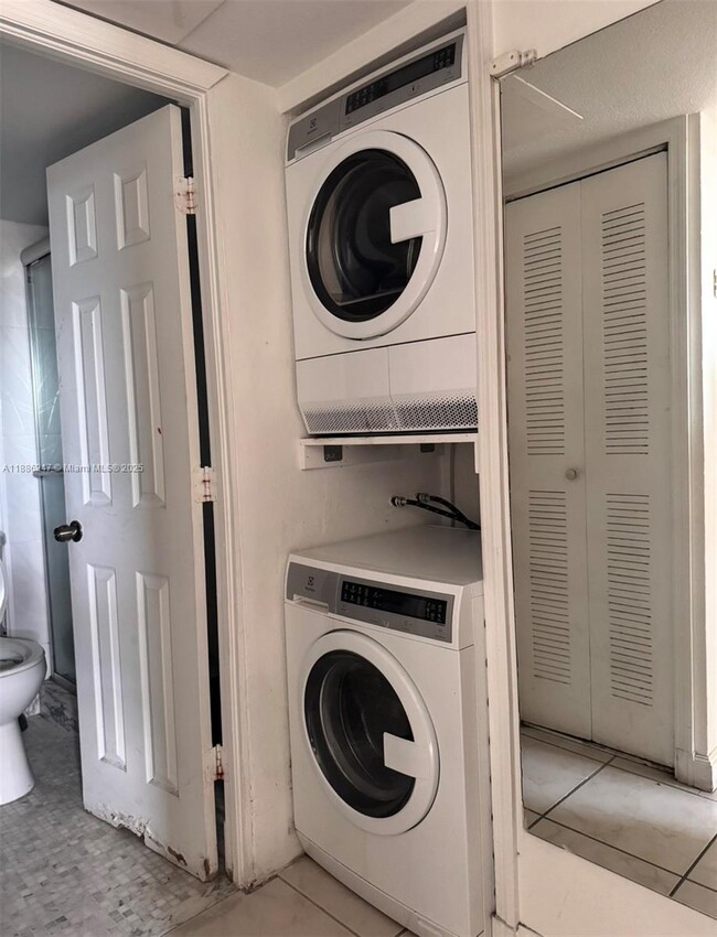 606 W 81st St in Hialeah, FL - Building Photo - Building Photo