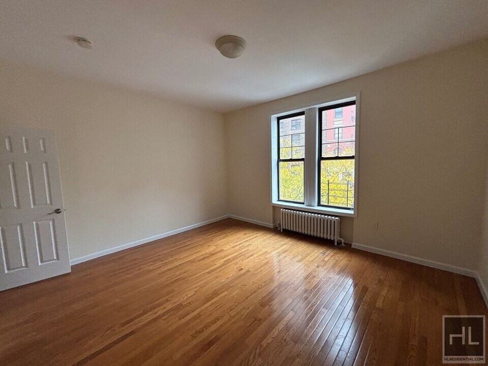 WEST 72 STREET in New York, NY - Building Photo