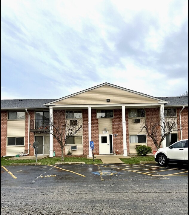 706 Marilyn Ave in Glendale Heights, IL - Foto de edificio