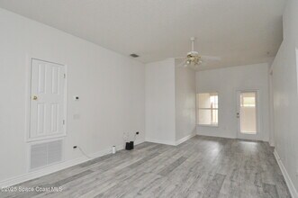 911 Eldron Blvd SE in Palm Bay, FL - Building Photo - Building Photo