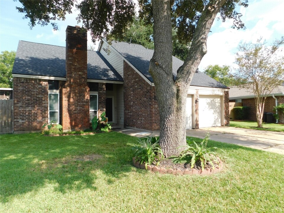 10007 Sagecanyon Dr in Houston, TX - Building Photo