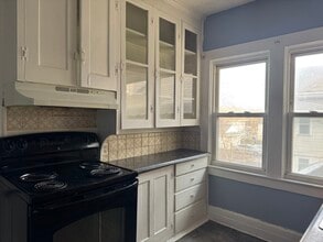 386 Ridgeway Ave, Unit 03 in Rochester, NY - Foto de edificio - Building Photo