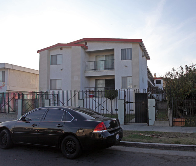 6415 Brynhurst Ave in Los Angeles, CA - Building Photo - Building Photo