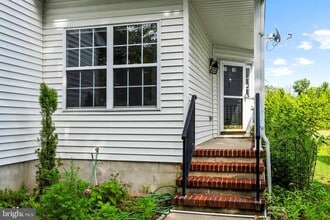 98 Canal View Dr in Lawrence Township, NJ - Building Photo - Building Photo