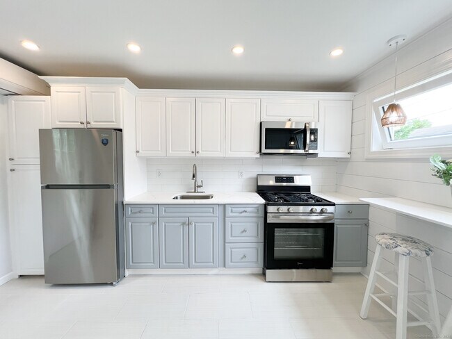 11 Yale Ave-Unit -apartment in Milford, CT - Building Photo - Building Photo