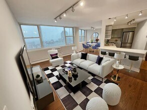 5650 N Sheridan Rd in Chicago, IL - Building Photo - Building Photo