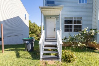 418 Riverside Ave in Charlottesville, VA - Building Photo - Building Photo