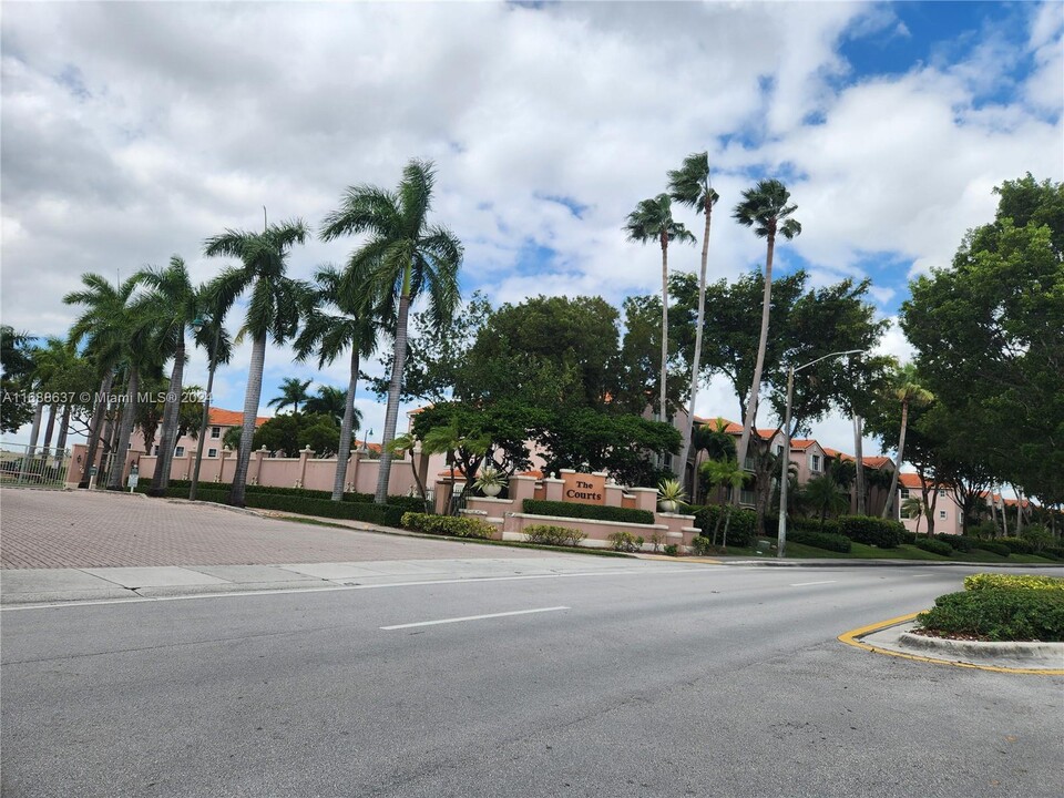 6400 NW 114th Ave in Doral, FL - Building Photo