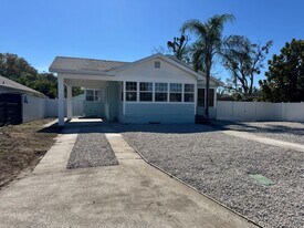 803 E Cayuga St in Tampa, FL - Building Photo