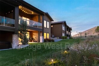 1836-1836 Tower Ranch Blvd in Kelowna, BC - Building Photo - Building Photo