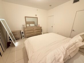 79 SW 12th St, Unit 1508 in Miami, FL - Foto de edificio - Building Photo