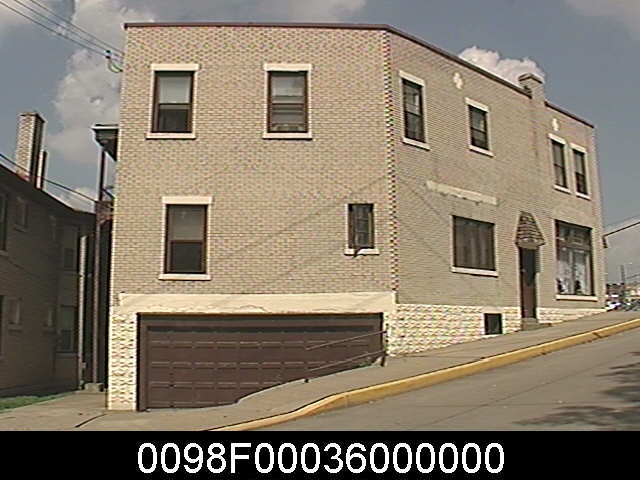 1400 McFarland Rd in Dormont, PA - Building Photo