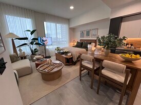 113 NW 24th St, Unit S2 in Miami, FL - Building Photo