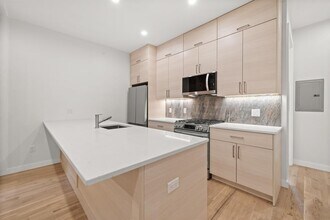 119 Storms Ave in Jersey City, NJ - Building Photo - Building Photo