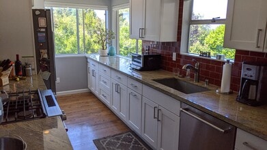 1412 SW 130th St in Burien, WA - Foto de edificio - Building Photo