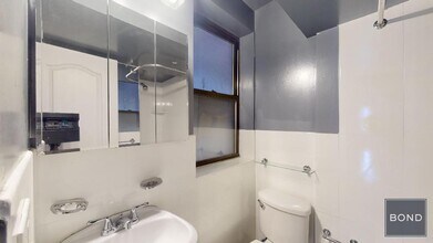 722 Tenth Avenue in New York, NY - Building Photo - Building Photo