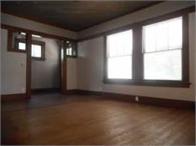 992 8th St in Marion, IA - Building Photo - Building Photo