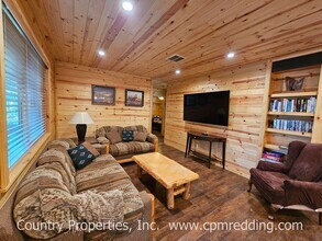 13477 Oak Run Rd in Oak Run, CA - Building Photo - Building Photo