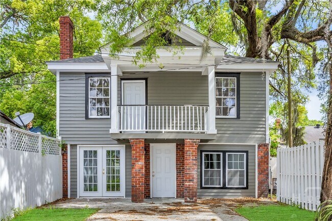 property at 844 E 37th St