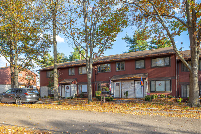 Oaks at La Tourette Condos in Staten Island, NY - Foto de edificio - Building Photo