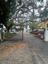 2950 Jackson Ave in Miami, FL - Building Photo - Building Photo