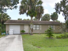 2325 SW Pamona St in Port St. Lucie, FL - Building Photo