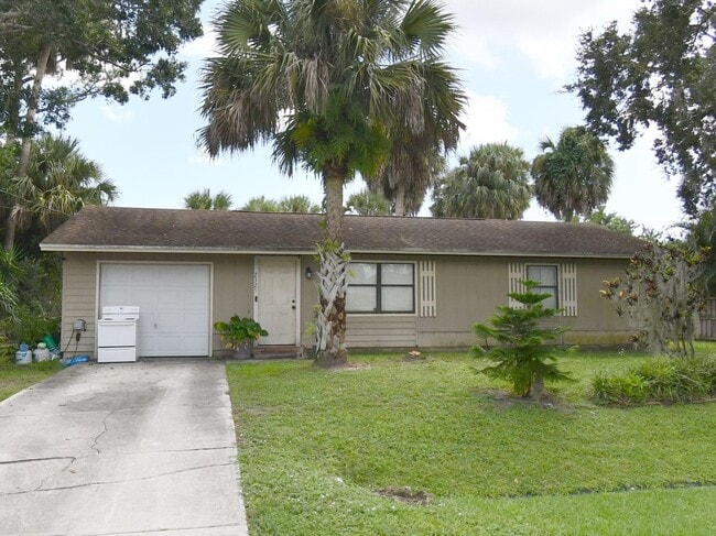 property at 2325 SW Pamona St