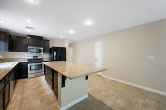 5025 Ropers Rock Ct in Las Vegas, NV - Building Photo - Building Photo