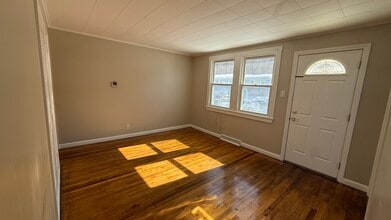 78 Willard St, Unit 2 Bedroom Apartment in Ayer, MA - Foto de edificio - Building Photo