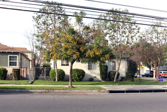 441 S Parish Place in Burbank, CA - Building Photo - Building Photo