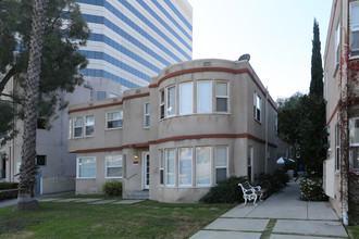 Bundy Apartments in Los Angeles, CA - Building Photo - Building Photo