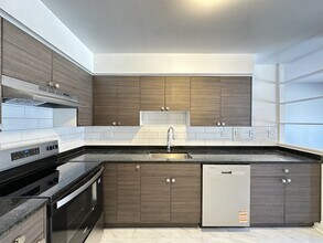 1639 Oakwood Ave, Unit 201 in Des Plaines, IL - Foto de edificio - Building Photo