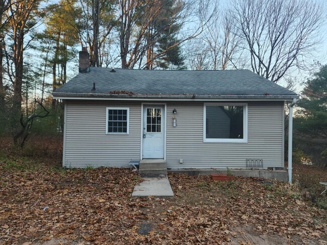205 Camp St in Plainville, CT - Building Photo - Building Photo