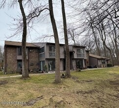 15 Lexington Ct in Red Bank, NJ - Building Photo - Building Photo