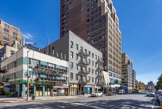 330 8th Ave in New York, NY - Foto de edificio - Building Photo