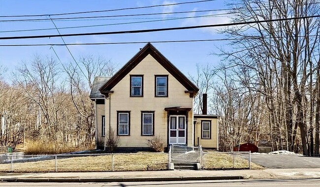 1297 Pleasant St in Weymouth, MA - Foto de edificio - Building Photo
