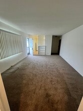 263 N Dos Caminos Ave in Ventura, CA - Building Photo - Building Photo