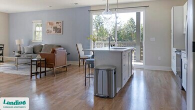 1000 Forestview Dr in Oakwood, GA - Building Photo - Building Photo