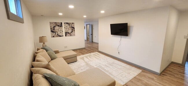 property at 413 N Walnut St