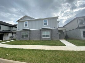 766 S Amarillo Ave in Fayetteville, AR - Building Photo